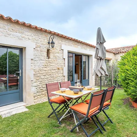 Holiday home Le Chai De La Lumineuse