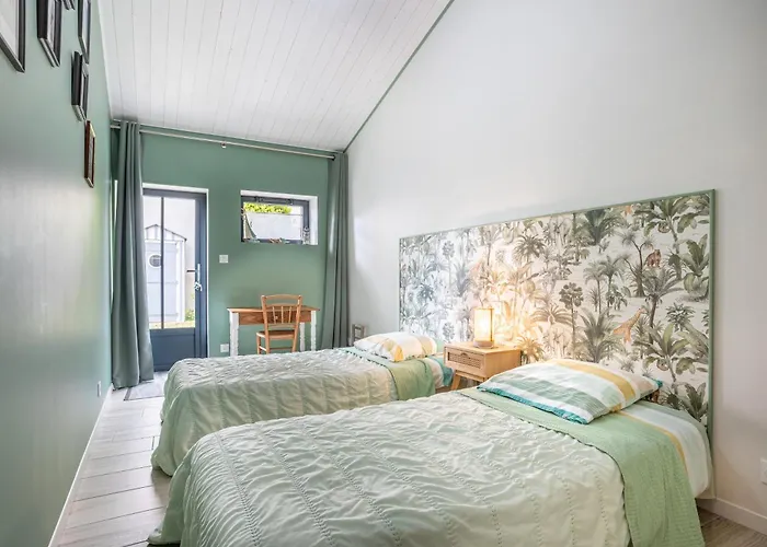 Le Chai De La Lumineuse 생-피에르-돌레롱